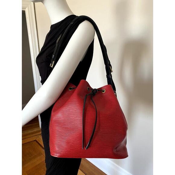Louis Vuitton Noé Epi Red Leather Shoulder Bag - Picture 2 of 8